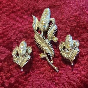 Vintage Wheat Stalk/Cat Tail Brooch with Matching Earrings Clips
